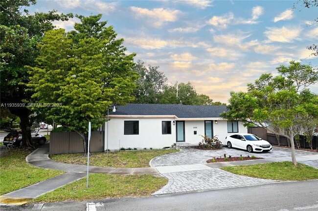 Building Photo - 1526 SW 65th Ave