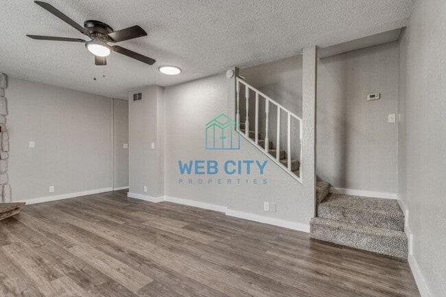 Photo - 245 Alexandria St