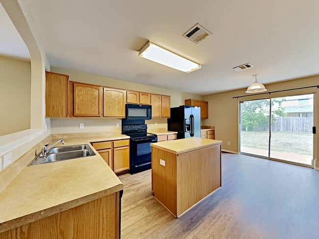 Photo - 6907 Macaway Crk