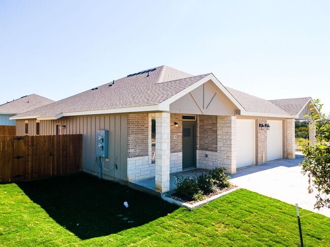 Building Photo - 1 MONTH FREE RENT!!! Unit 102 Levi Court