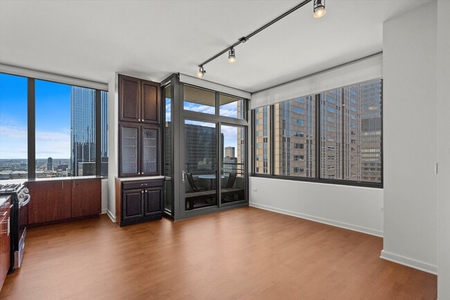 Photo - 235 W Van Buren St Unidad 3315