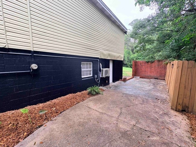 Building Photo - 212 Barbourville Dr Unit Studio