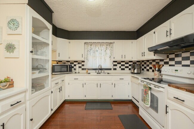 Photo - 104 Cheyenne St