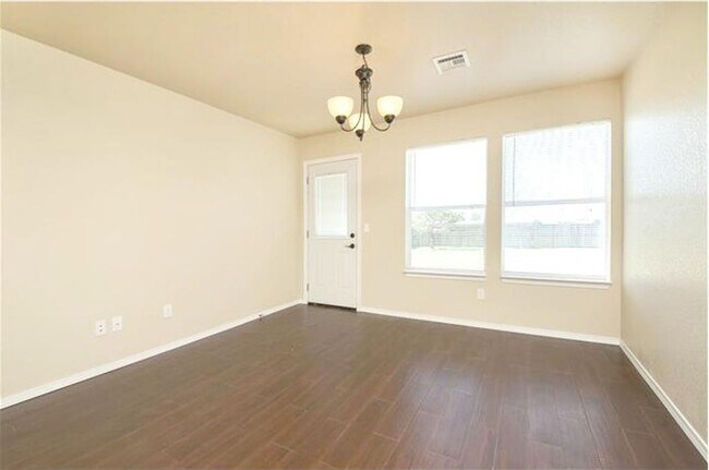 136 Rob Ln