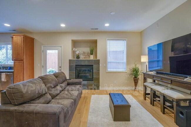Photo - 5906 NE 56th St