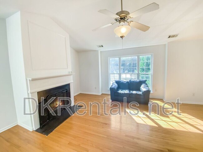 Photo - 1068 South Gordon Rd SW