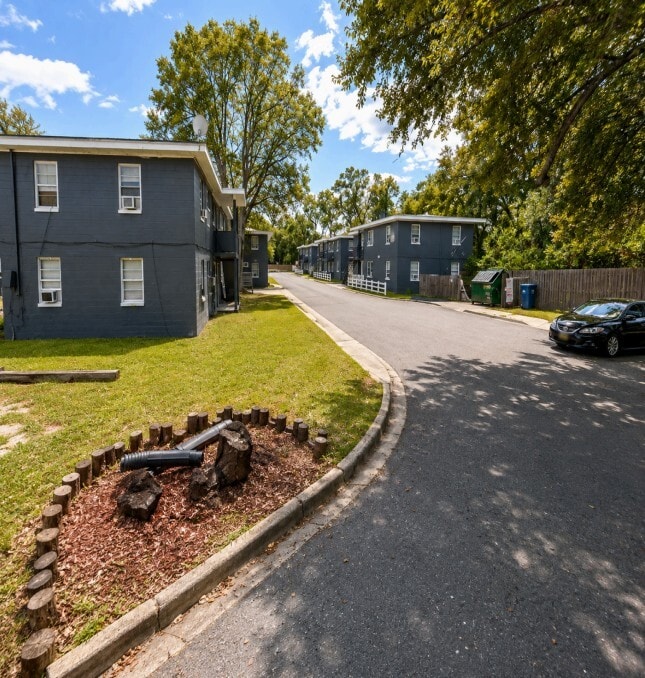 Palafox Gardens-RENT SPECIALS