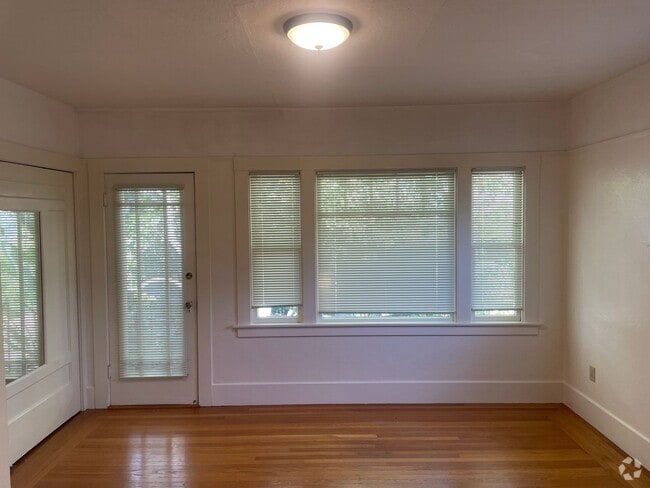 Building Photo - 35THST927 Unit #3 Rental