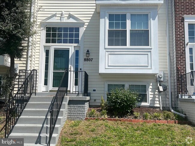 Building Photo - 8807 Briarcliff Ln Rental