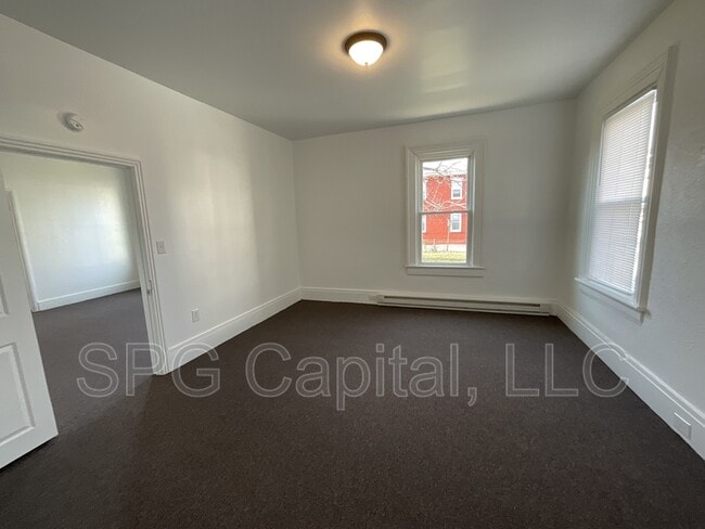 Building Photo - 124 Ann St