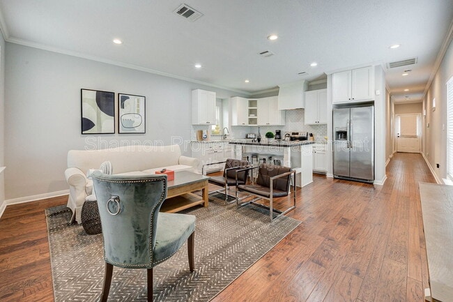 Building Photo - 921 Kern St