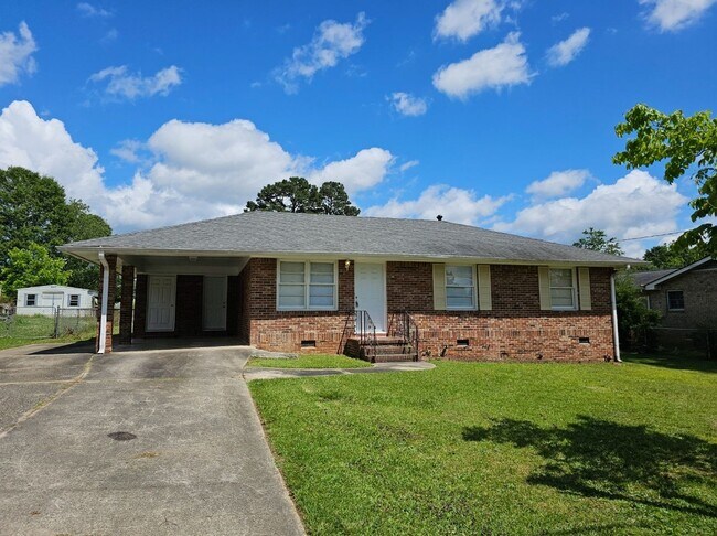 Nicely Renovated 3 Bedroom, 1.5 Bath in Mo... - Nicely Renovated 3 Bedroom, 1.5 Bath in Mo... House