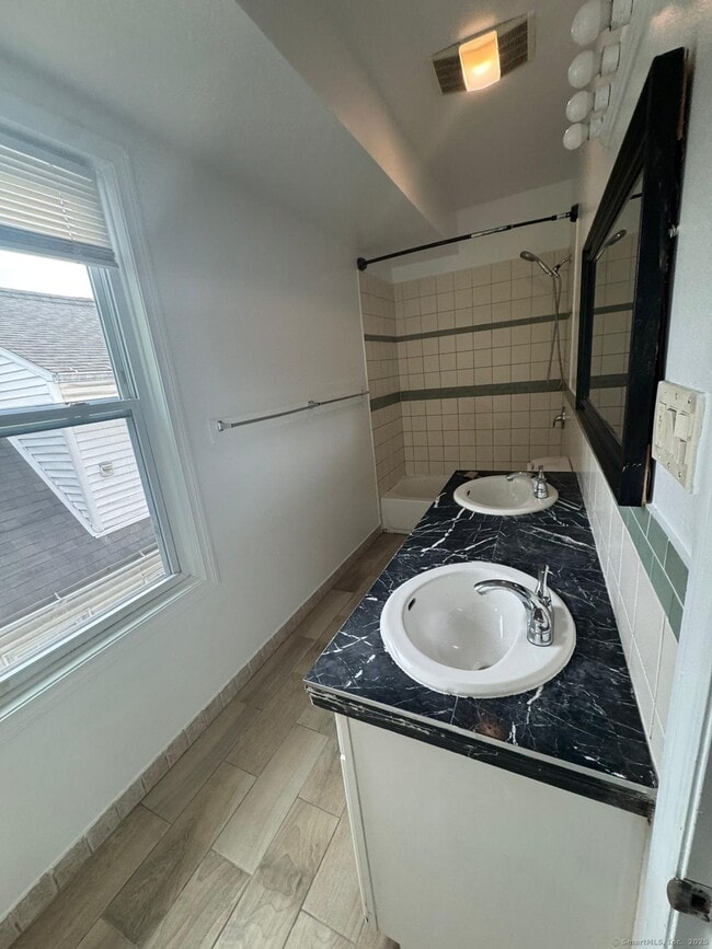 Photo - 220 Sheridan St