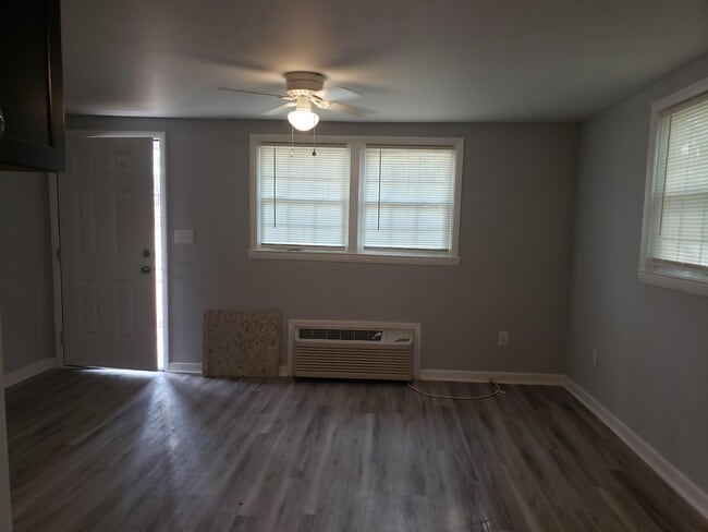 Photo - 823 McNeil St