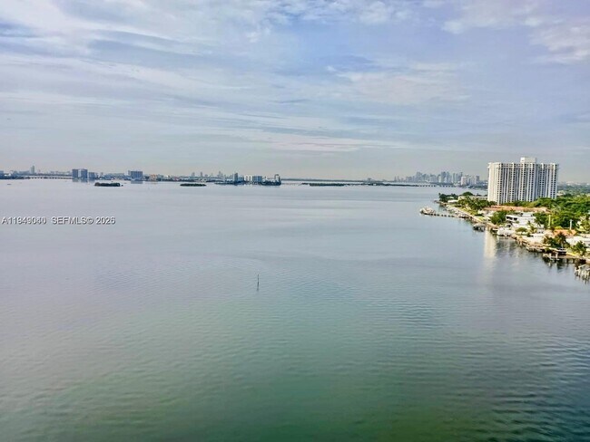 Building Photo - 11111 Biscayne Blvd Unit 16C