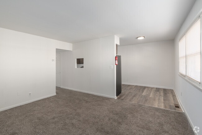 1BR, 1BA - 750SF - Living Room