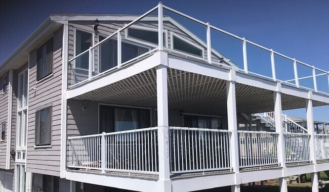 Building Photo - 8 Pebble Ave Unit 2 Rental