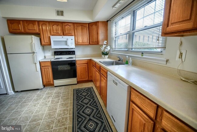 Photo - 13 Yorktown Ct