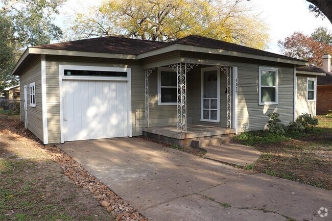 Building Photo - 1317 Highland Dr Rental