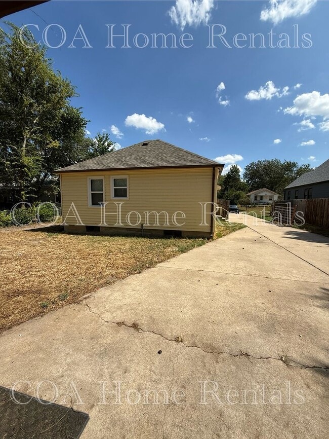Photo - 1109 N Custer St