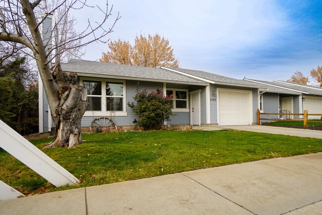 Photo - 2569 Camden Ln