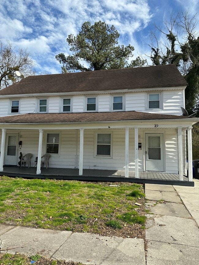 Building Photo - Spacious Duplex! Rental