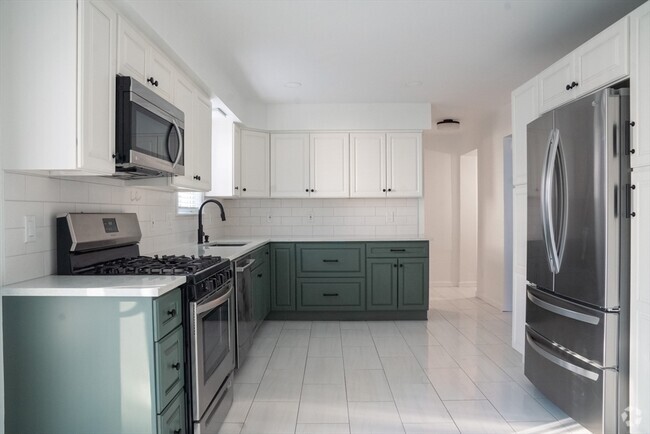 Building Photo - 82 McLellan St Rental