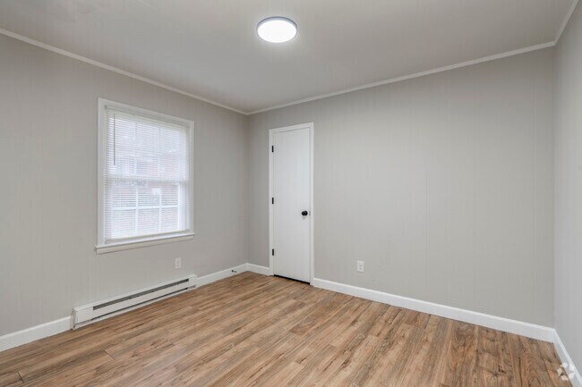 2BR, 1BA - 750SF - Bedroom 2