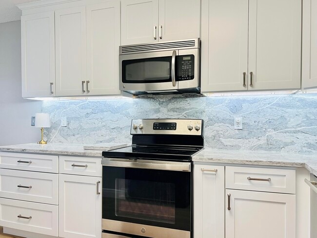 Photo - 4725 Lucerne Lakes Blvd E Unidad 311