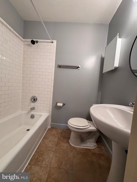 Photo - 1716 West Virginia Ave NE Unidad 102