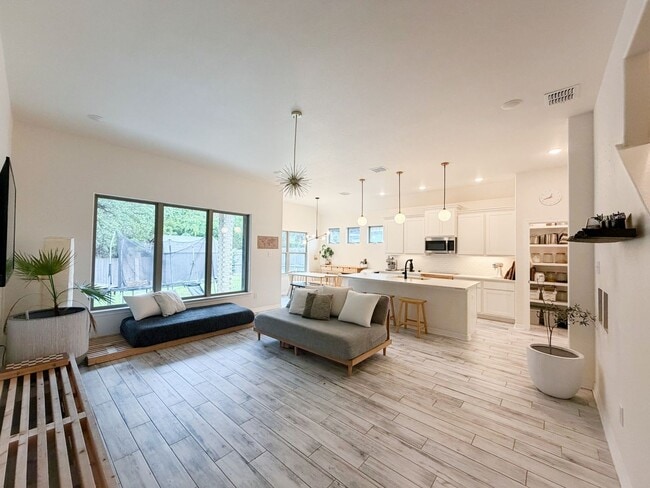 Photo - Gorgeous Home - MUST SEE!!