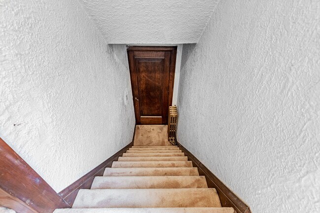 Photo - 2 Larkin Ave