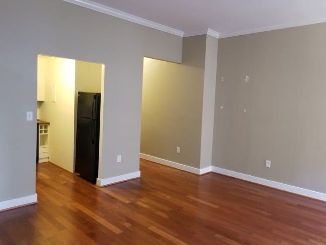 Photo - 1 E Chase St Unidad 306