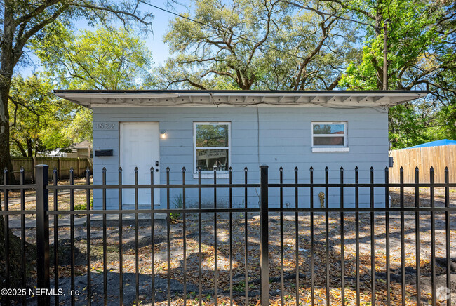 Building Photo - 1652 Myrtle Ave N Rental