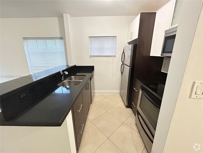 Building Photo - 1034 Lenox Ave. Unit 5 Rental
