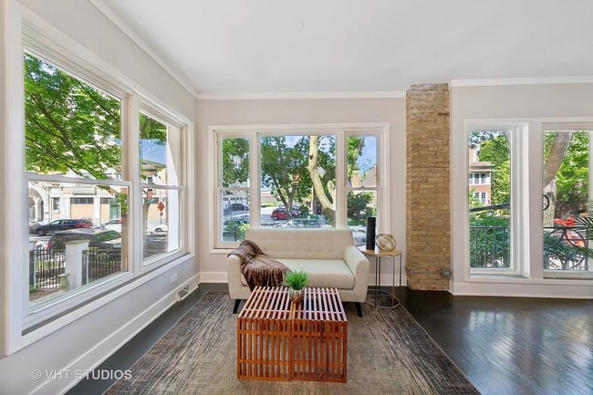 Living Room - 7619 N Bosworth Ave Unit 1