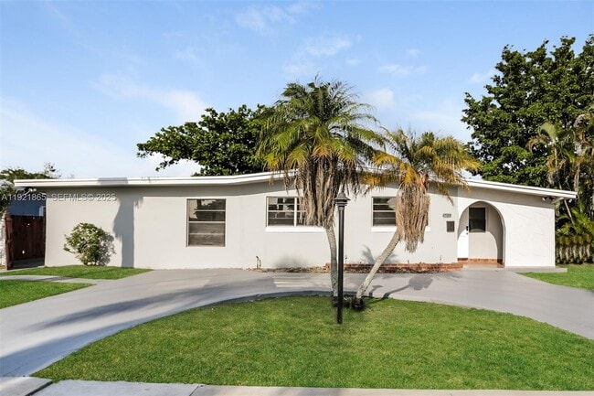 Building Photo - 5835 SW 117th Ave