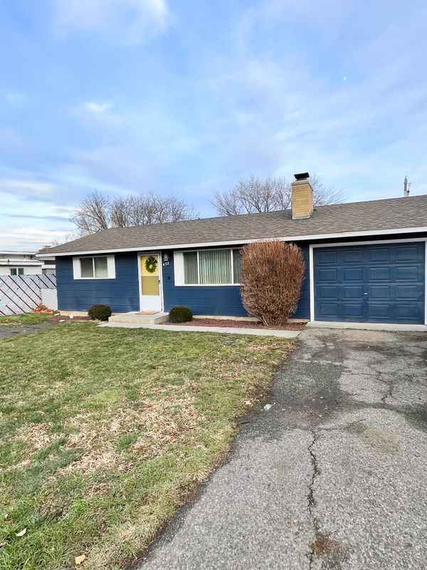 Building Photo - 455 S Morain St