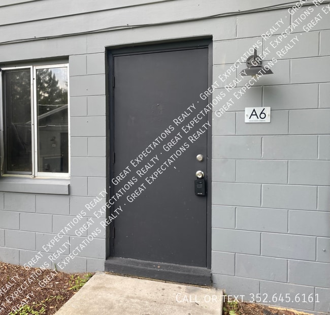 Building Photo - 5844 SE Drew Rd Unit A6