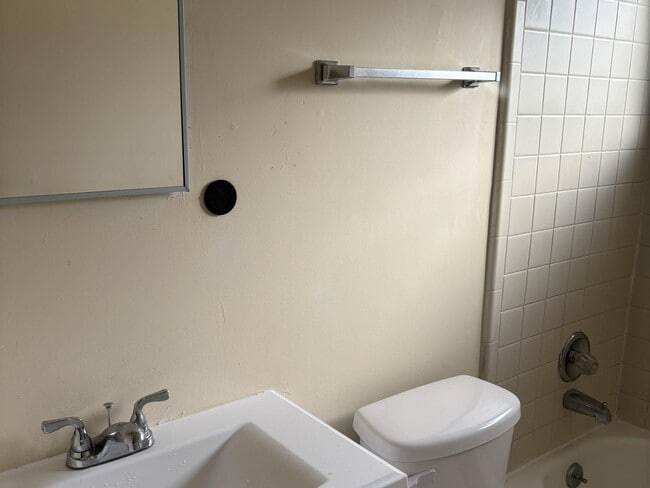 Photo - 643 McWhirter Ave