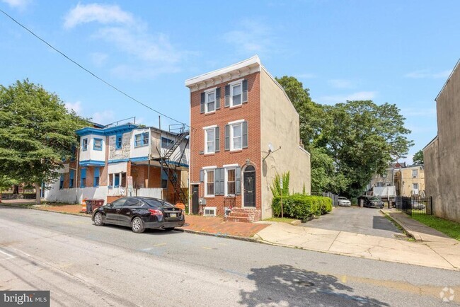 Building Photo - 848 N Madison St Rental