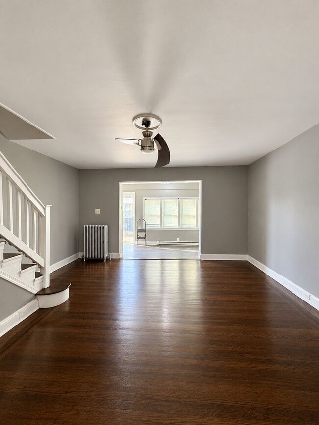 Photo - 6744 Linmore Ave