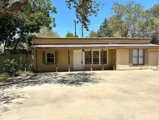 Building Photo - 2702 23rd St Unit Rear A Rental