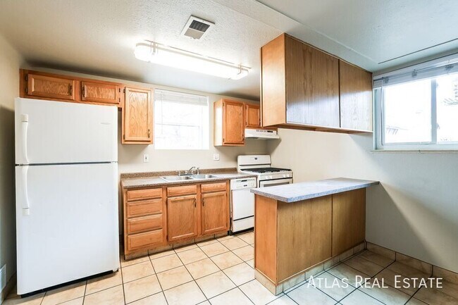 Photo - 2716 Grove St