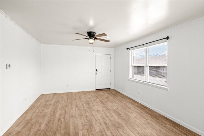 Photo - 1715 W Olrich St