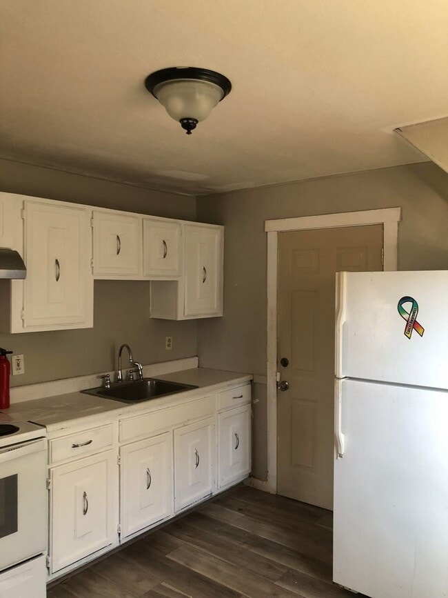 Photo - 19 Summerhill Ave Unit D