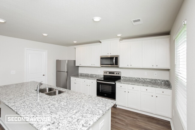Photo - 324 Sundew Rd