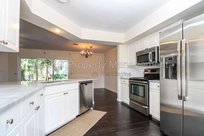 Photo - 2065 Emerald Terrace