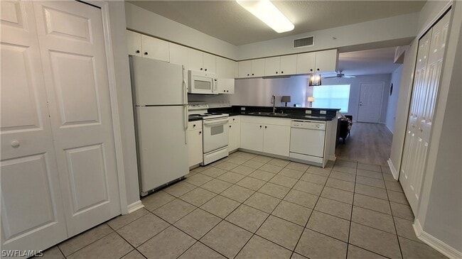 Photo - 25747 Lake Amelia Way Unidad 103