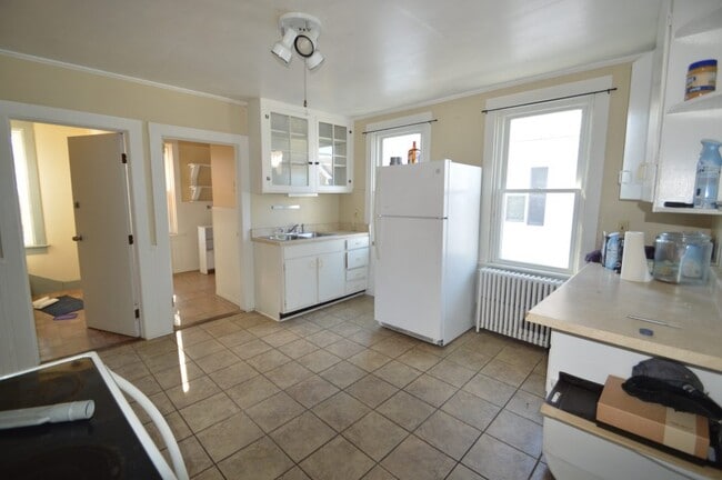 Building Photo - 20 Dixon St Unit 2